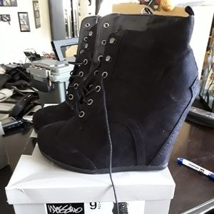 BNIB Wedge Boots 9.5